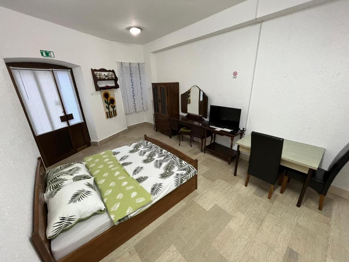 Old Town Apartment מדולין מראה חיצוני תמונה